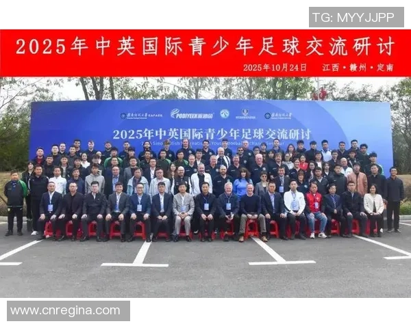 足球明星携手粉丝共筑梦想之旅点燃激情与希望的美好时刻